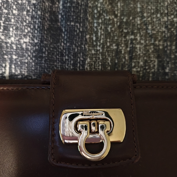 Elegant Brown Leather Men's Bag - Picture 3 of 10